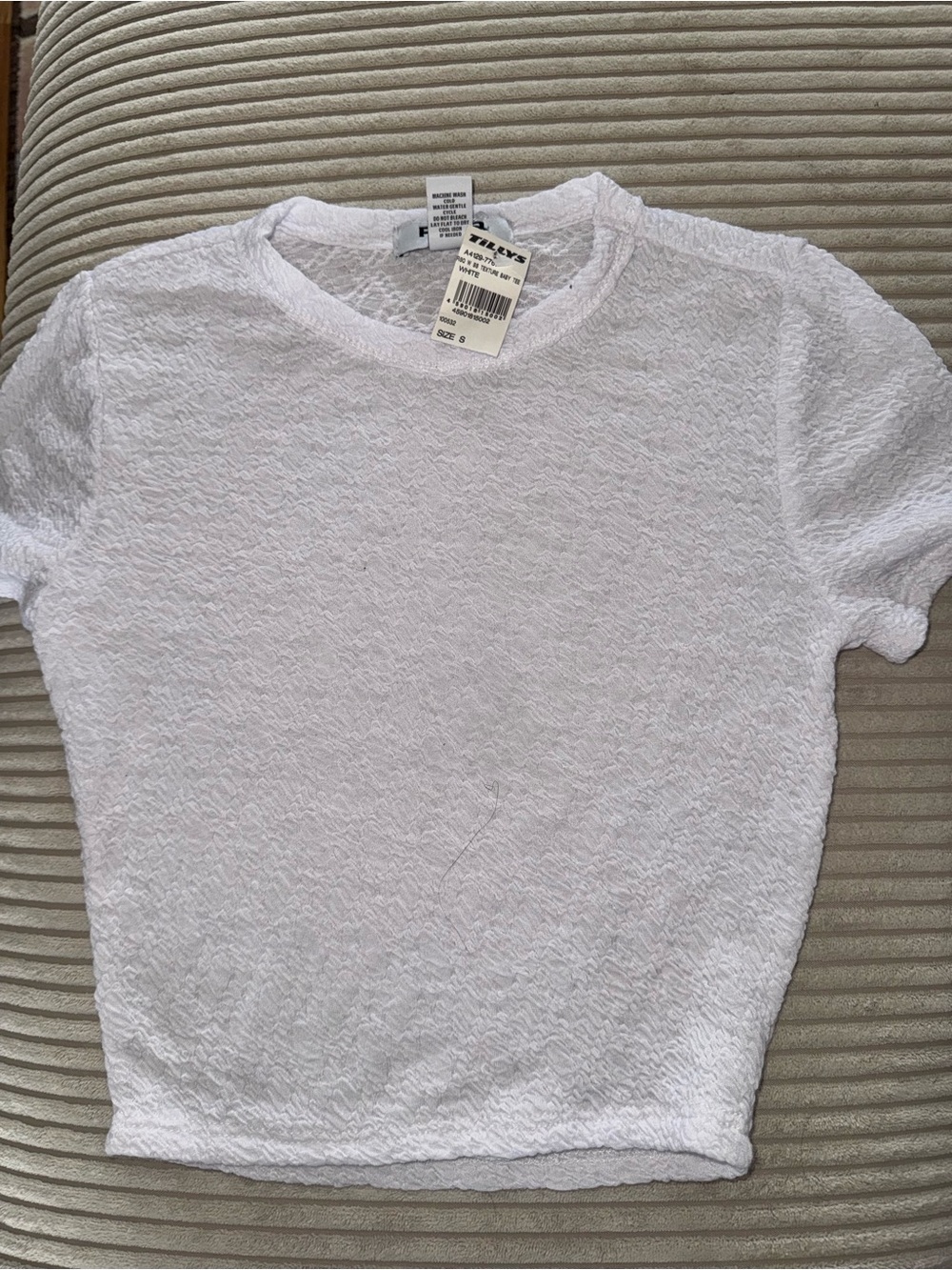 Tilly’s White Textured Short Sleeve Crew Tee